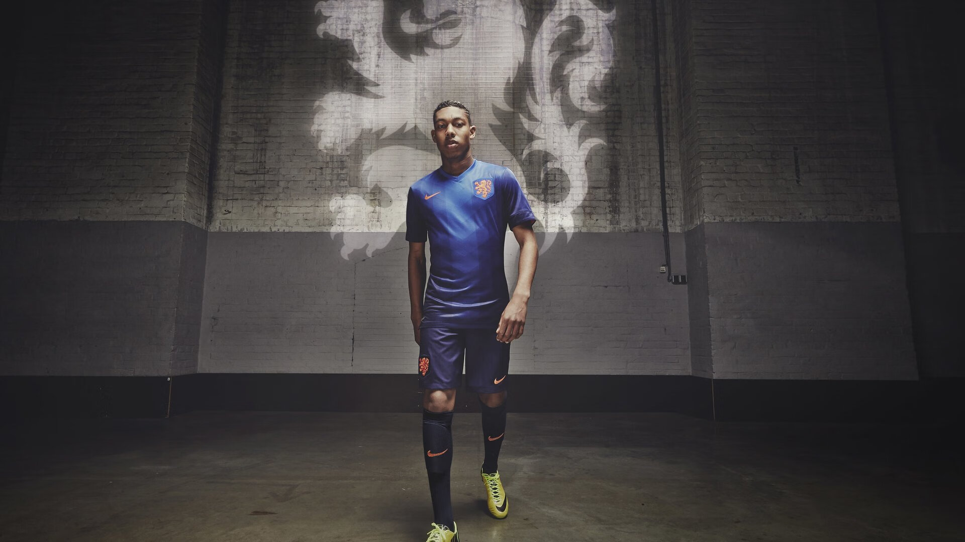 远射“银河炸裂”:那些令人尖叫的欧冠佳作,银河足球队远射